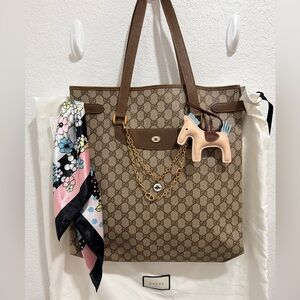 Gucci Beige/Brown GG Supreme Tote + Novelty Gold Chain Charm & Horse Charm